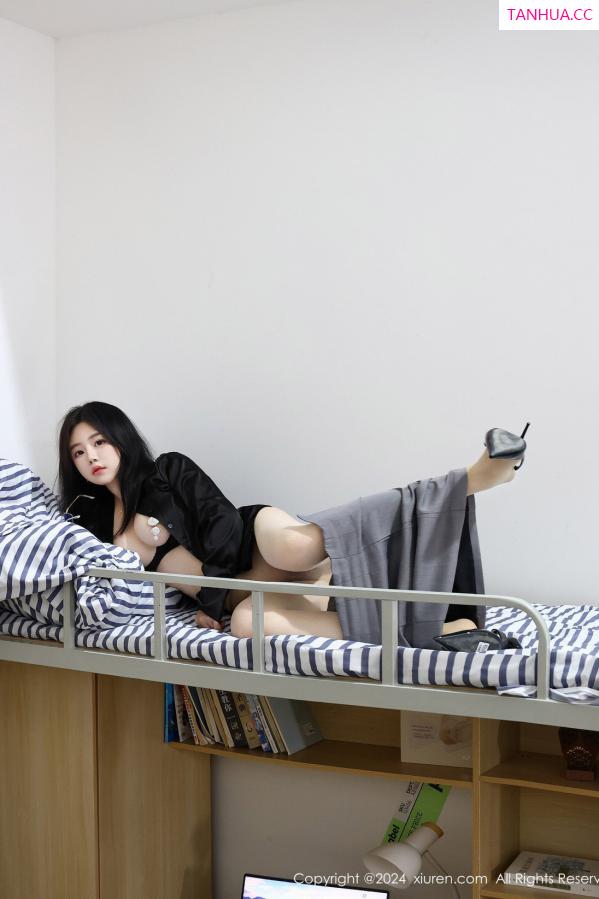   [XiuRen]高清写真图 2024.06.07 No.8674 小薯条nienie 丝袜美腿第71张图片